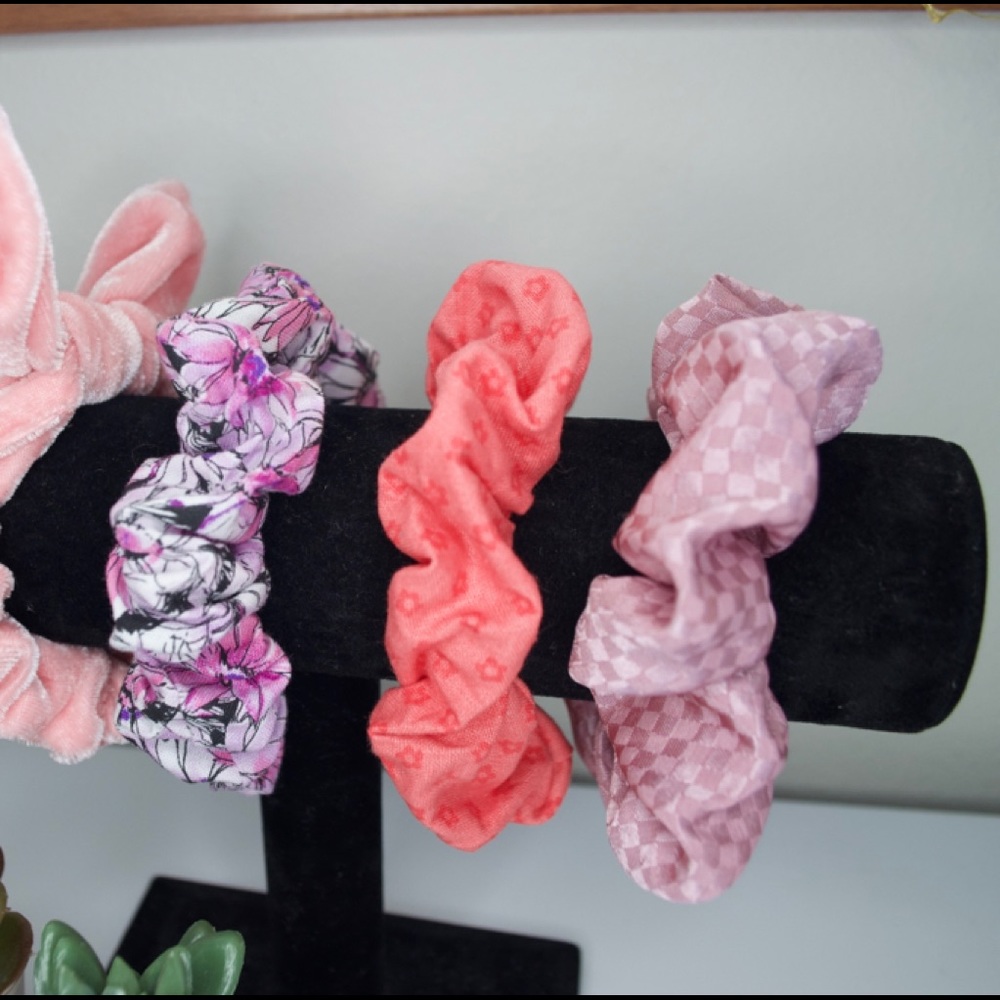 SCRUNCHIES - Picture 3 of 3